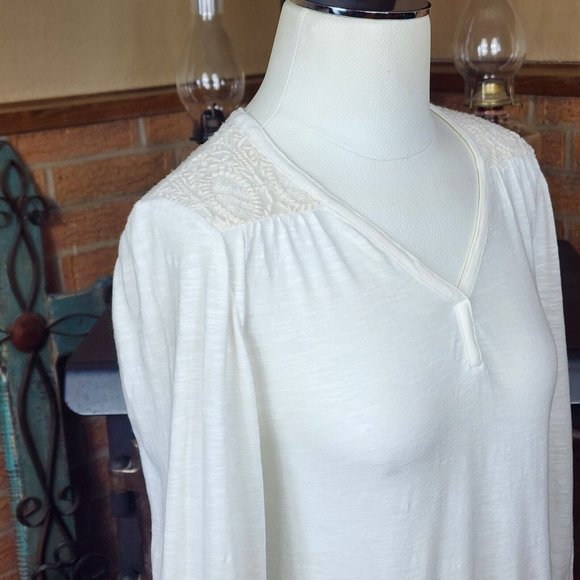 Chico's Off-White Top with Embroidered Lace Details Size 0 - Picture 4 of 8